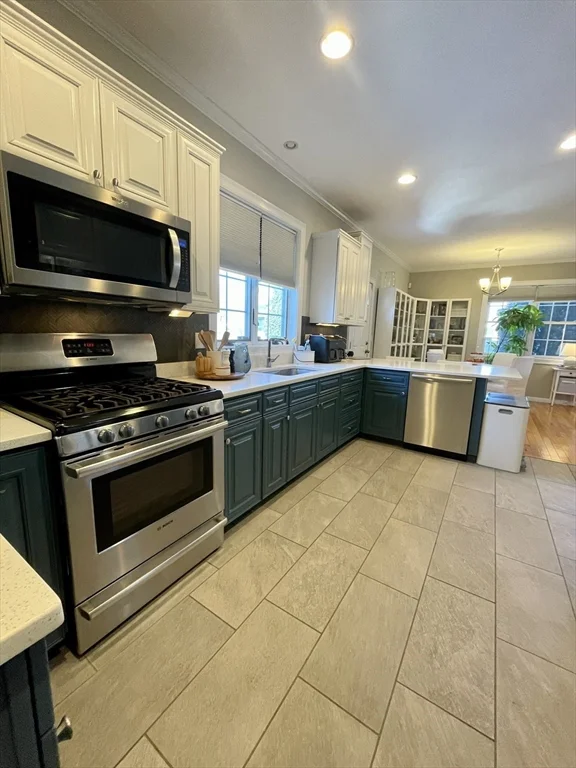 5 bed, 2 bath apartment for rent at 368 Boylston St Unit A, Chestnut Hill — photo 1 of 39