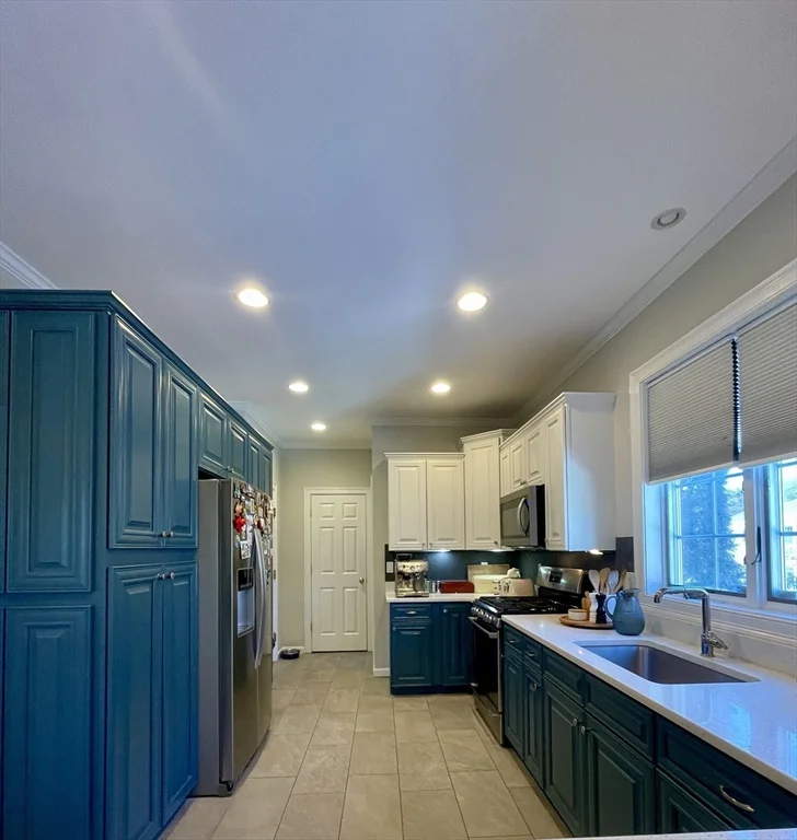 5 bed, 2 bath apartment for rent at 368 Boylston St Unit A, Chestnut Hill — photo 2 of 39