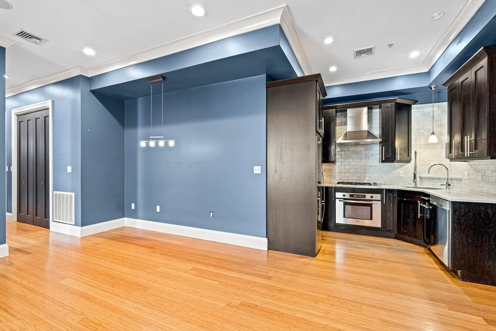 2 bed, 1 bath apartment for rent at 368 Dorchester St Unit 2, South Boston — photo 3 of 15