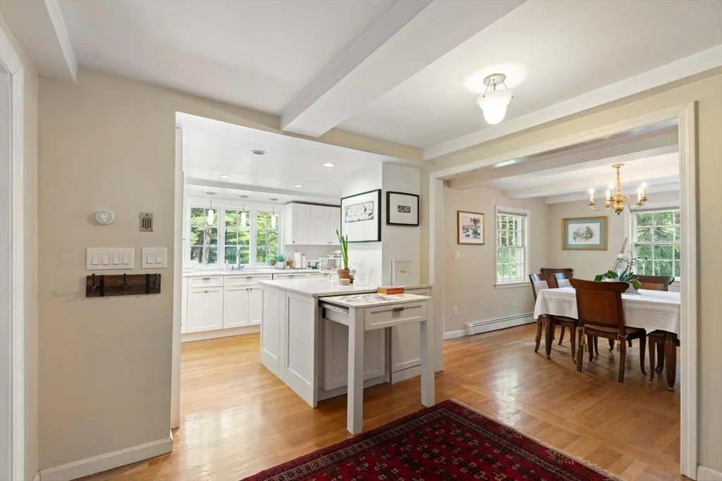 4 bed, 2 bath apartment for rent at 368 Main St, Lynnfield — photo 5 of 42