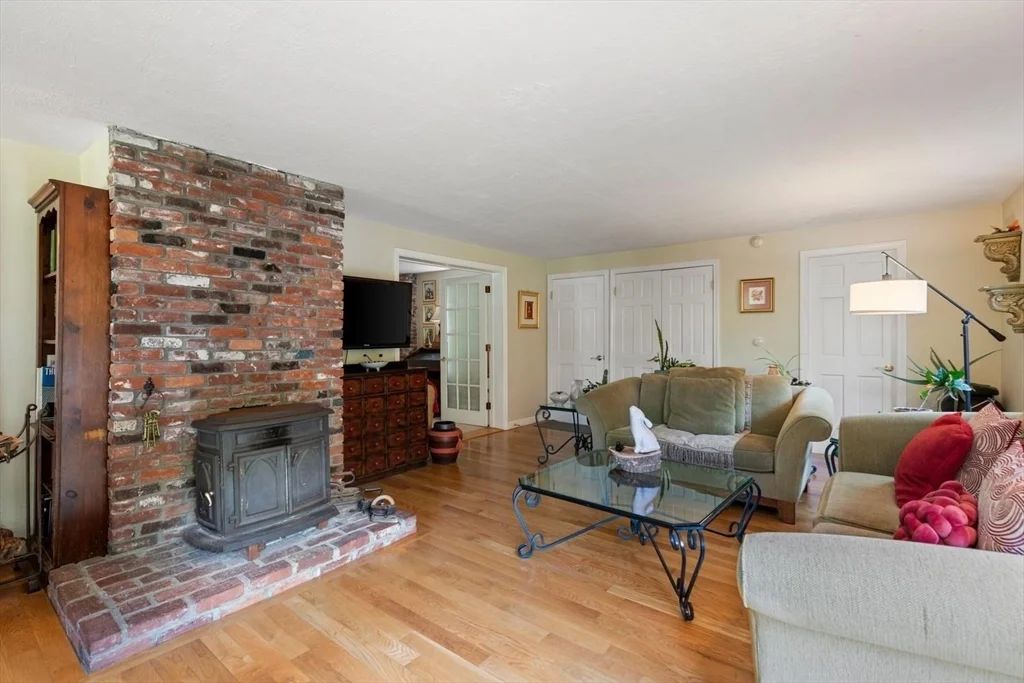 4 bed, 2 bath apartment for rent at 368 Main St, Lynnfield — photo 7 of 42