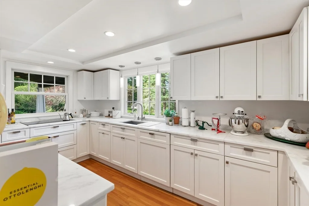 4 bed, 2 bath apartment for rent at 368 Main St, Lynnfield — photo 3 of 42