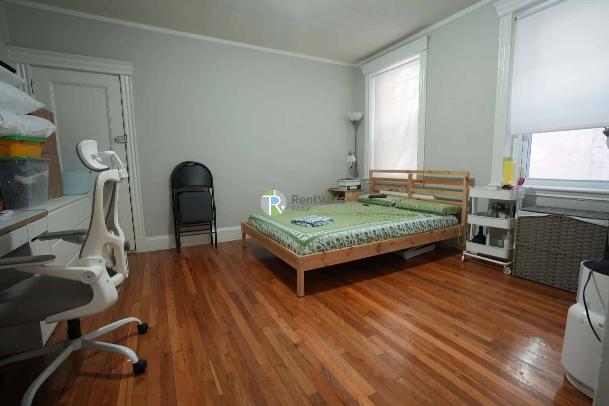 Studio bed, 1 bath apartment for rent at 368 Riverway Unit 5, Mission Hill
