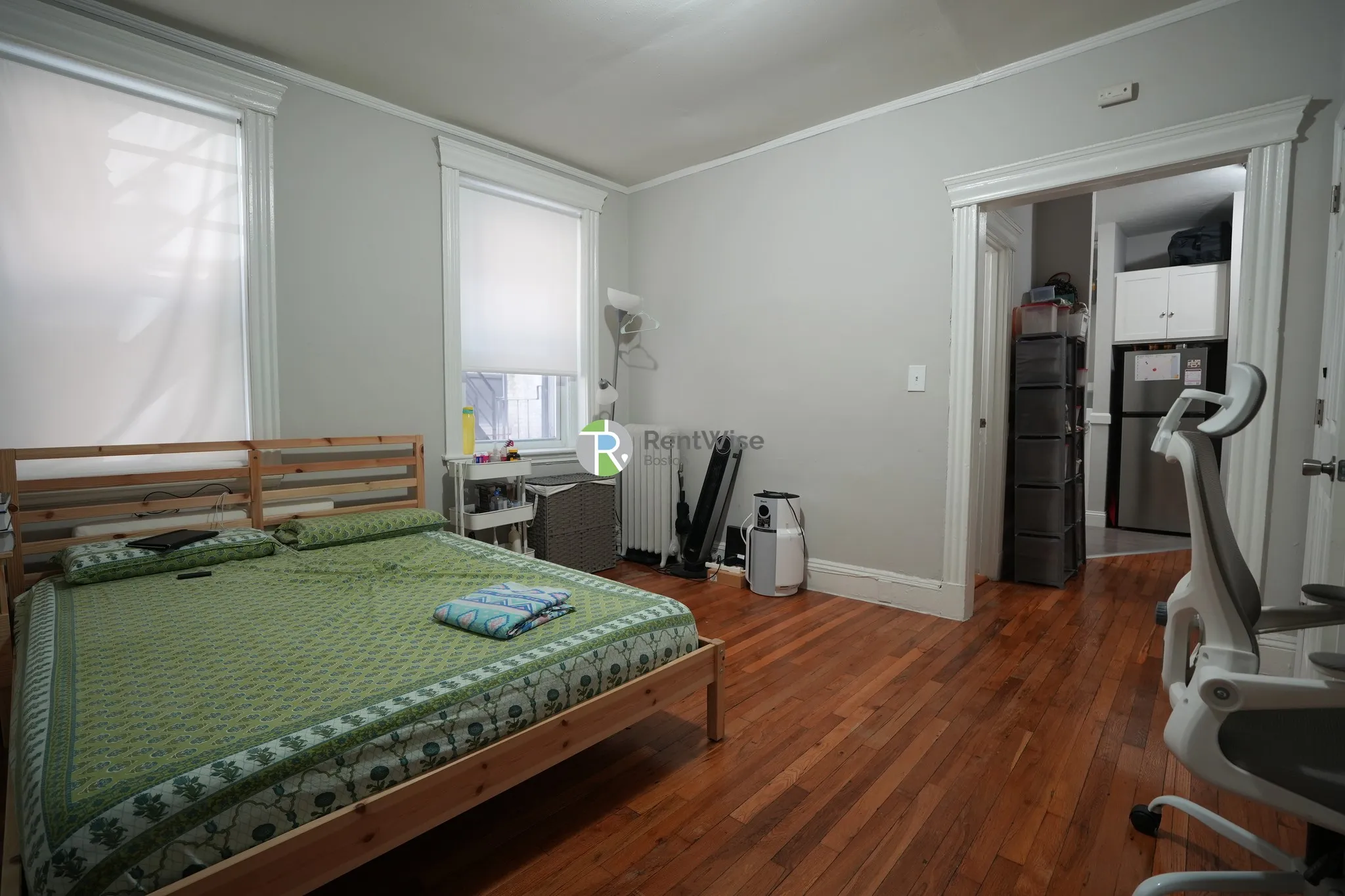 Studio bed, 1 bath apartment for rent at 368 Riverway Unit 5, Mission Hill — photo 4 of 14