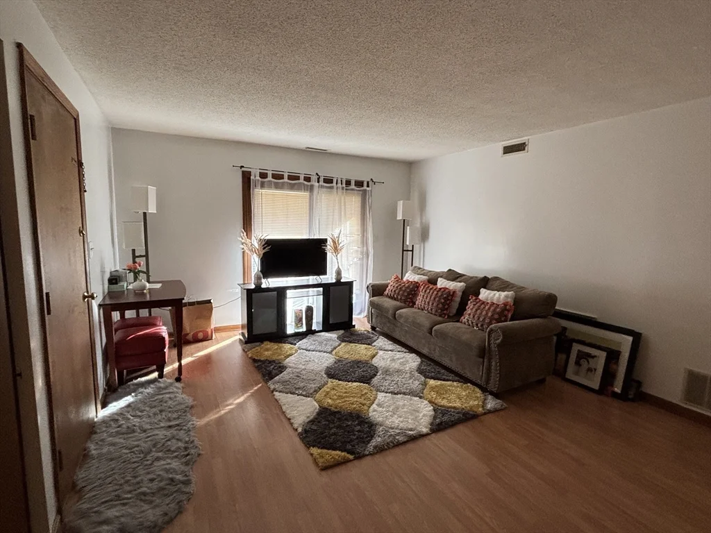 2 bed, 1 bath apartment for rent at 369 Aiken Ave Unit 21, Centralville — photo 7 of 24