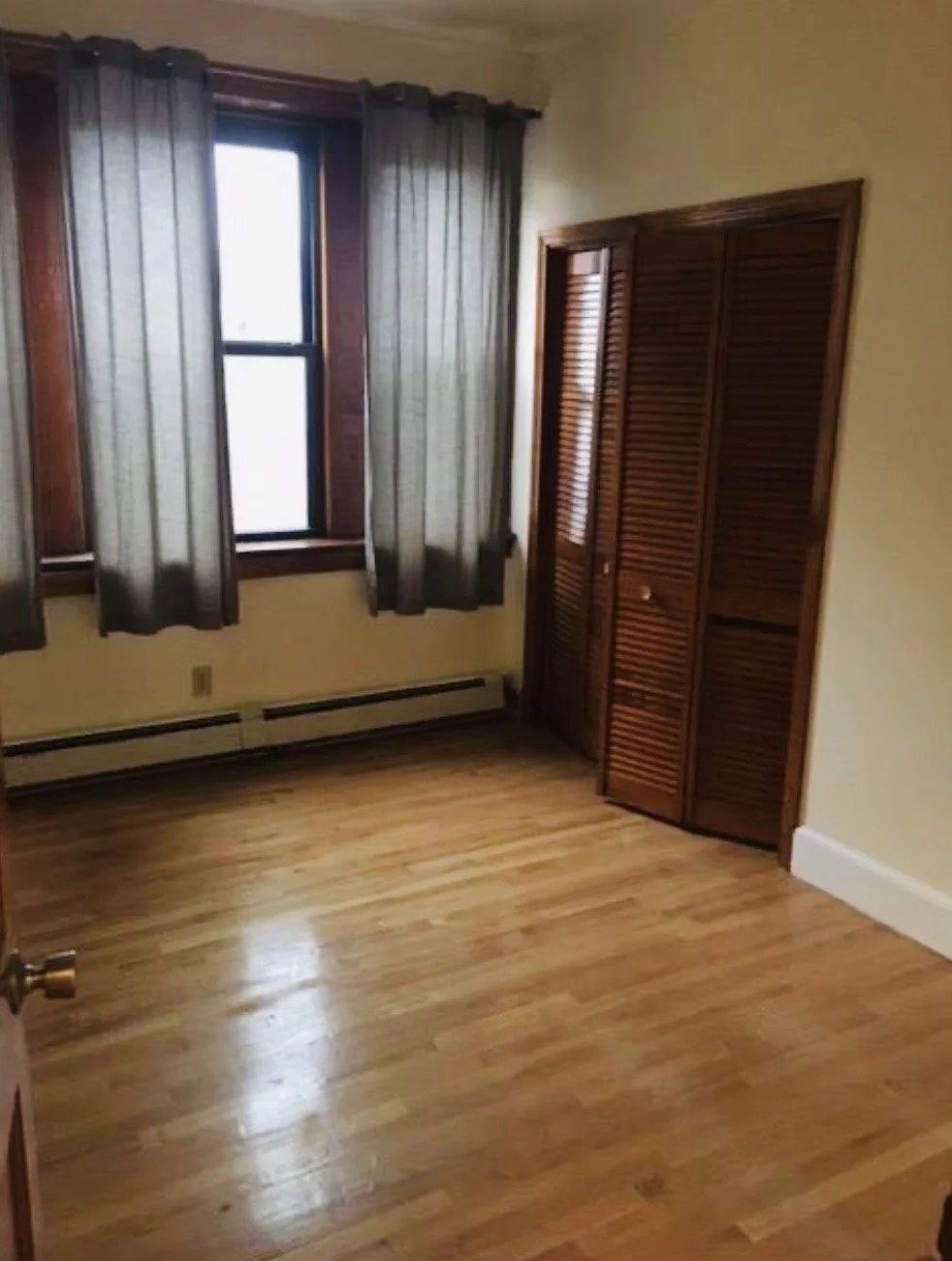 4 bed, 1.5 bath apartment for rent at 369 Centre St Unit 2, Dorchester — photo 4 of 7