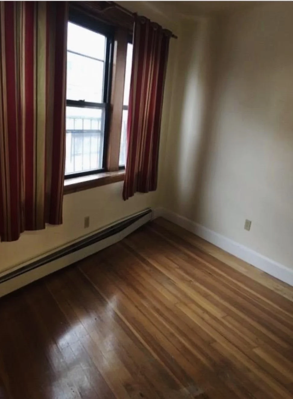 4 bed, 1.5 bath apartment for rent at 369 Centre St Unit 2, Dorchester — photo 3 of 7