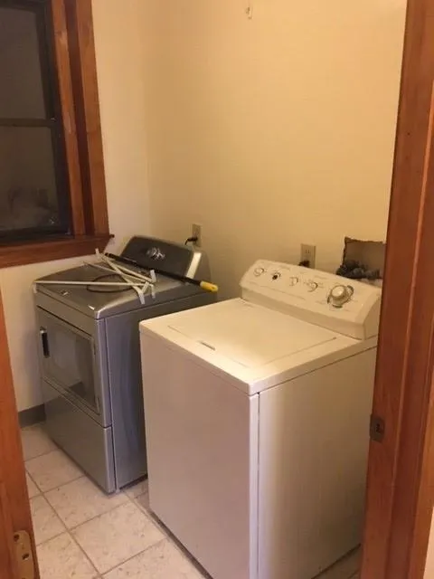 4 bed, 1 bath apartment for rent at 369 Centre St Unit 2, Jamaica Plain — photo 9 of 9