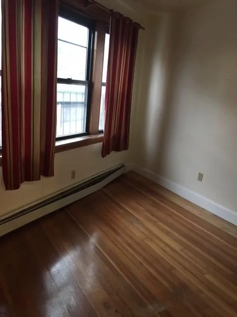 4 bed, 1 bath apartment for rent at 369 Centre St Unit 2, Jamaica Plain — photo 7 of 9