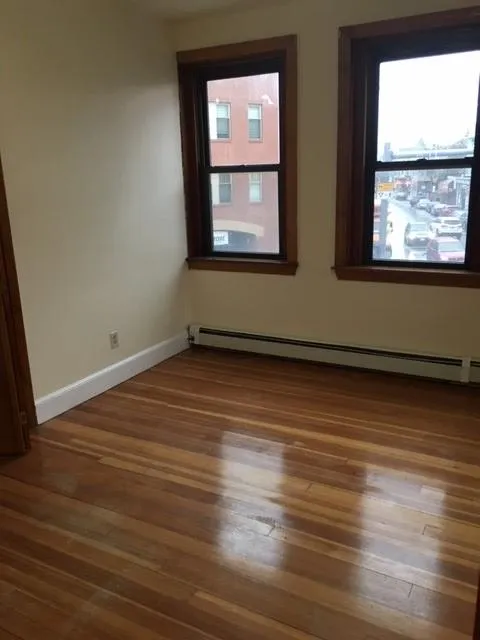 4 bed, 1 bath apartment for rent at 369 Centre St Unit 2, Jamaica Plain — photo 6 of 9