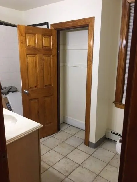 4 bed, 1 bath apartment for rent at 369 Centre St Unit 2, Jamaica Plain — photo 8 of 9
