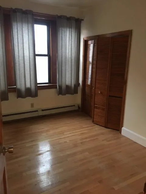 4 bed, 1 bath apartment for rent at 369 Centre St Unit 2, Jamaica Plain — photo 5 of 9