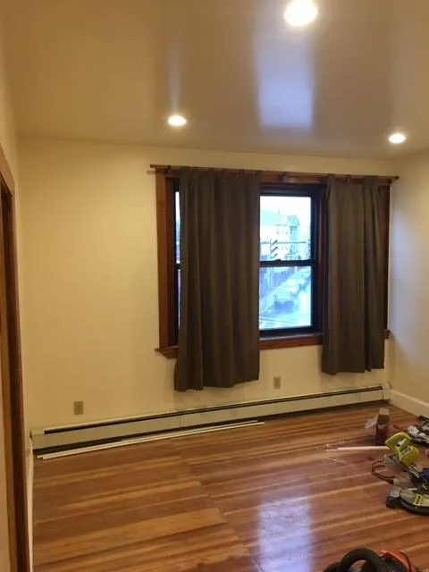 4 bed, 1 bath apartment for rent at 369 Centre St Unit 2, Jamaica Plain — photo 4 of 9