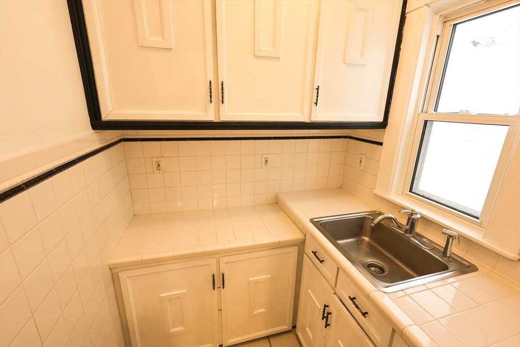 2 bed, 1 bath apartment for rent at 369 Savin Hill Ave Unit 1, Dorchester — photo 4 of 19