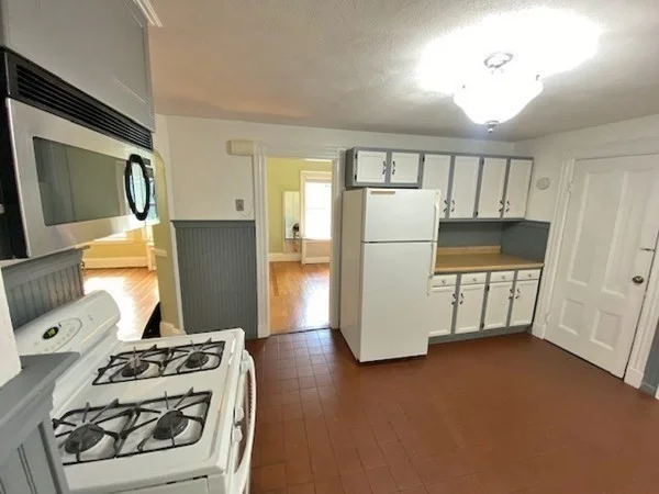 2 bed, 1 bath apartment for rent at 369 Savin Hill Ave Unit 2, Dorchester — photo 2 of 19