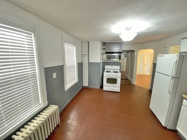 2 bed, 1 bath apartment for rent at 369 Savin Hill Ave Unit 2, Dorchester — photo 4 of 19