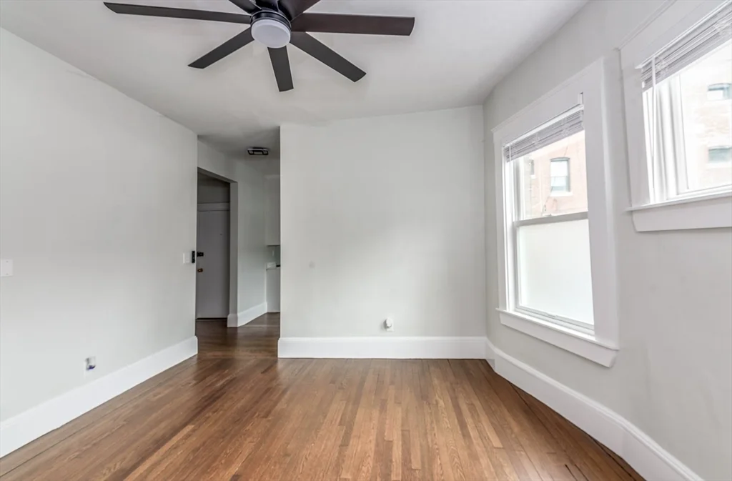 2 bed, 1 bath apartment for rent at 369 Tappan Unit 6, Beaconsfield — photo 5 of 10