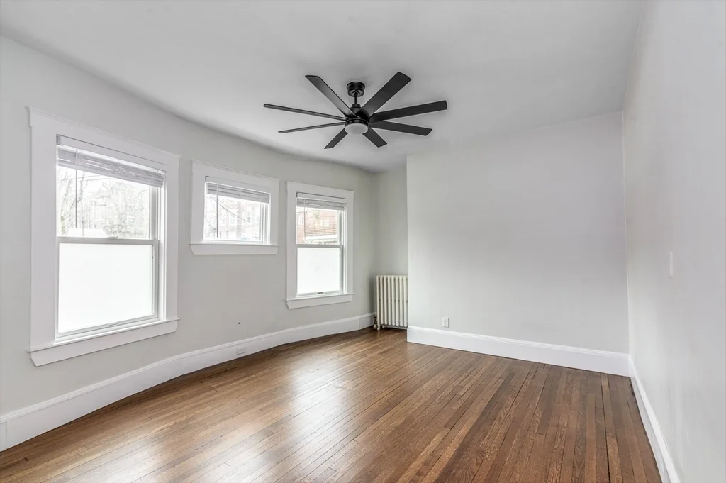 2 bed, 1 bath apartment for rent at 369 Tappan Unit 6, Beaconsfield — photo 4 of 10
