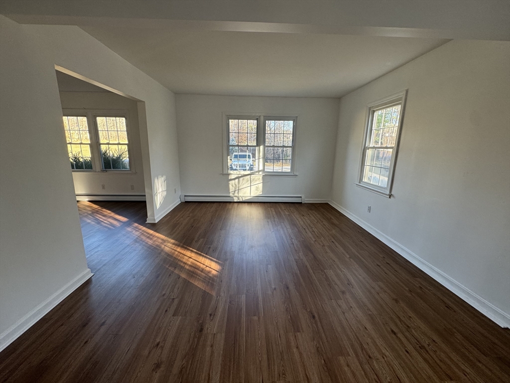 1 bed, 1 bath apartment for rent at 36B West Unit 0, Pepperell — photo 3 of 5