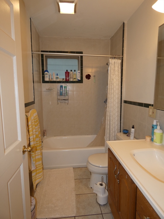 4 bed, 1 bath apartment for rent at 37-39 Belknap St Unit 2, West Somerville — photo 8 of 22