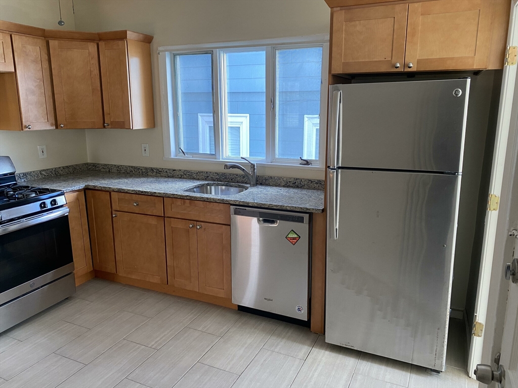4 bed, 1 bath apartment for rent at 37-39 Belknap St Unit 2, West Somerville