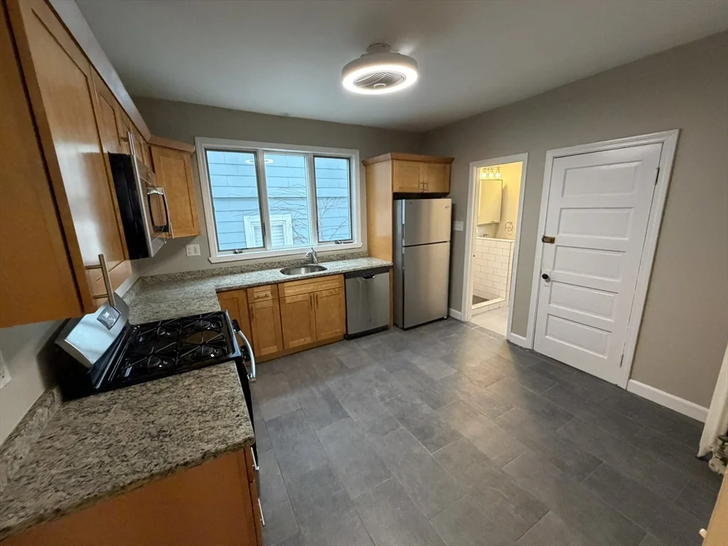 4 bed, 2 bath apartment for rent at 37-39 Belknap St Unit B, West Somerville — photo 3 of 27