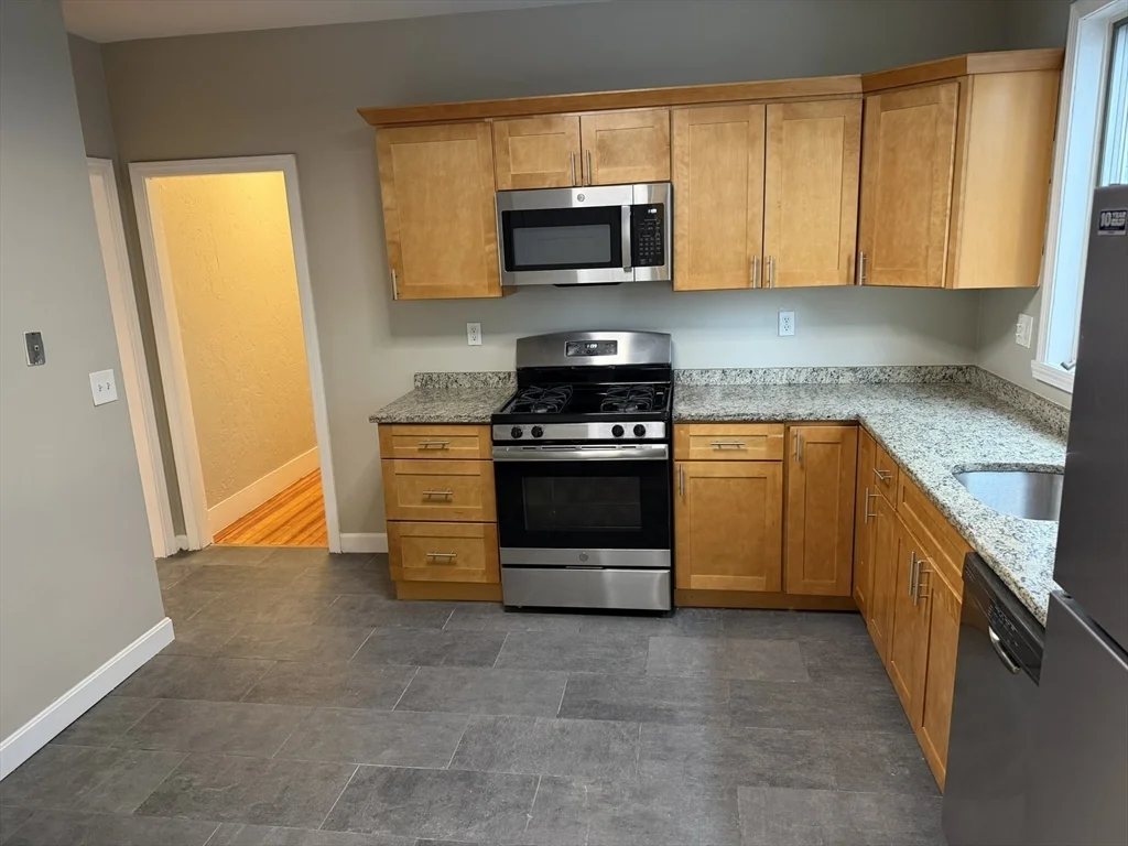 4 bed, 2 bath apartment for rent at 37-39 Belknap St Unit B, West Somerville — photo 2 of 27