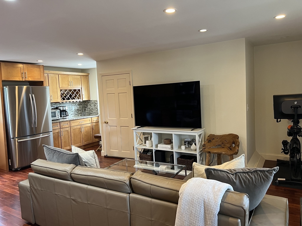 2 bed, 1 bath apartment for rent at 37-39 Spruce St Unit 37, Winchester — photo 8 of 20