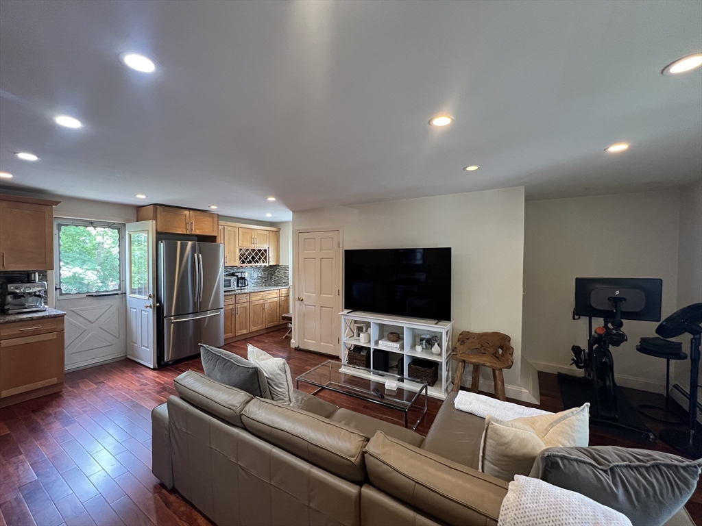2 bed, 1 bath apartment for rent at 37-39 Spruce St Unit 37, Winchester — photo 10 of 20