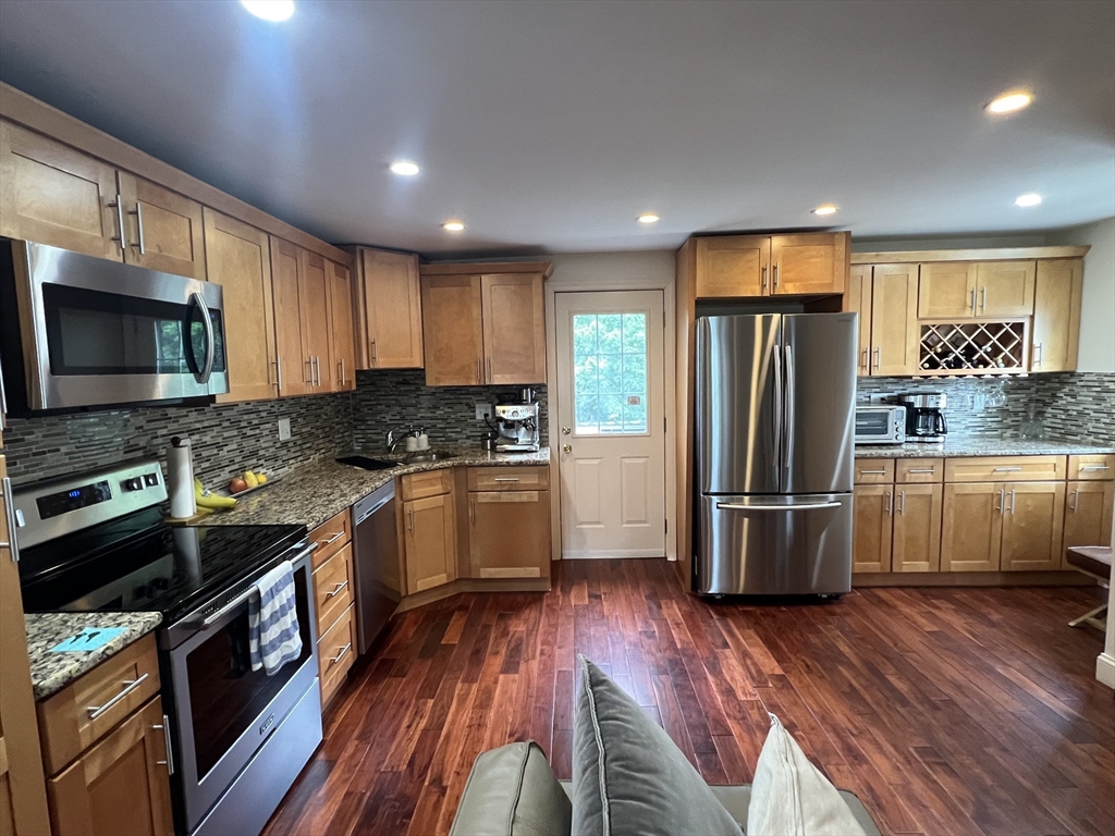 2 bed, 1 bath apartment for rent at 37-39 Spruce St Unit 37, Winchester — photo 3 of 20