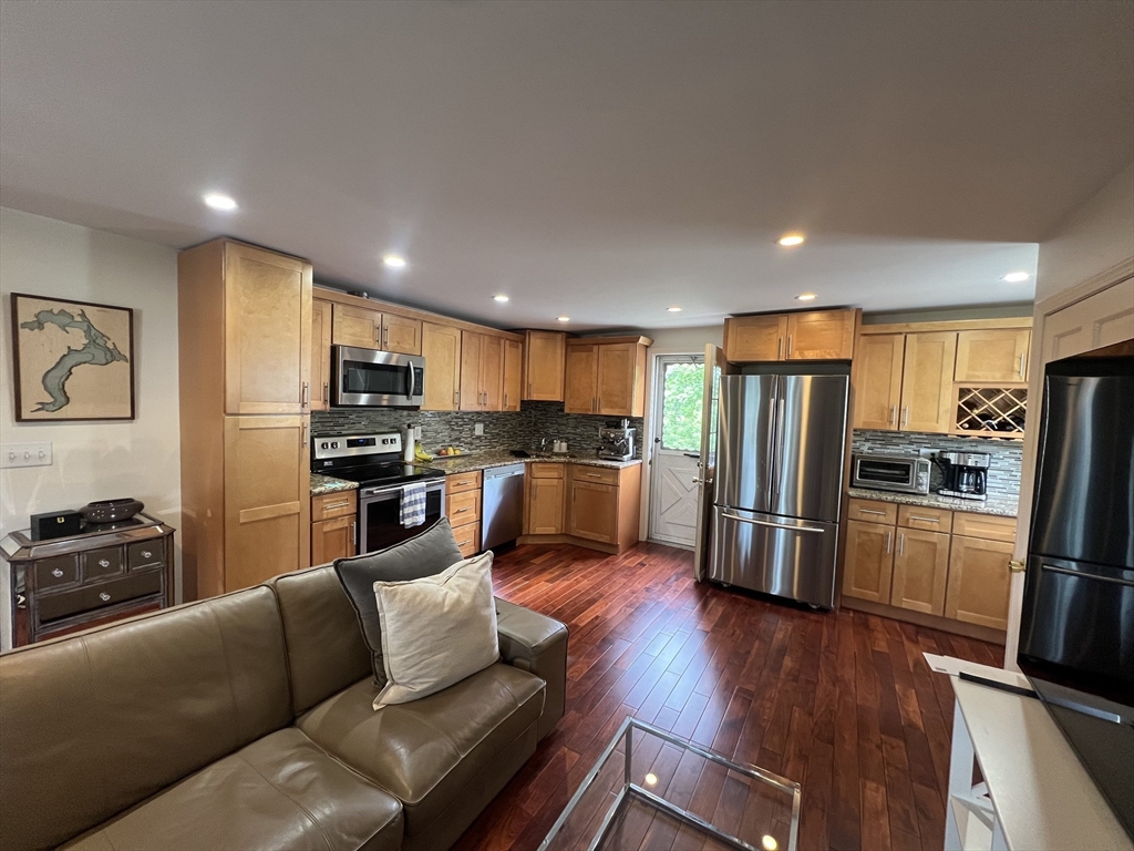 2 bed, 1 bath apartment for rent at 37-39 Spruce St Unit 37, Winchester — photo 6 of 20