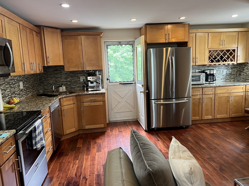 2 bed, 1 bath apartment for rent at 37-39 Spruce St Unit 37, Winchester — photo 4 of 20