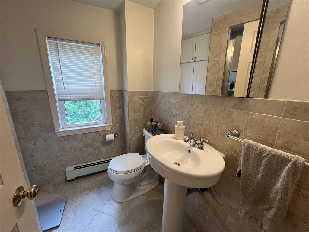 2 bed, 1 bath apartment for rent at 37-39 Spruce St Unit 37, Winchester — photo 15 of 20
