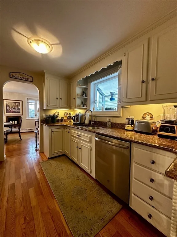 2 bed, 1 bath apartment for rent at 37 Alden Ave Unit 2, Revere — photo 5 of 25