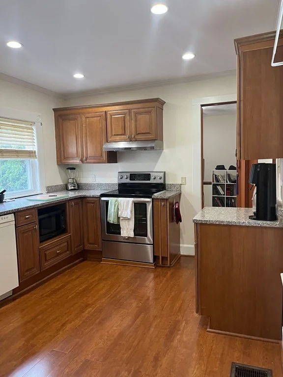 2 bed, 2 bath apartment for rent at 37 Alpine Unit Somerville, Davis Square — photo 4 of 19