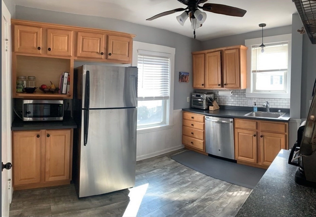 3 bed, 1 bath apartment for rent at 37 Baxter St Unit 2, Wyoming — photo 4 of 9