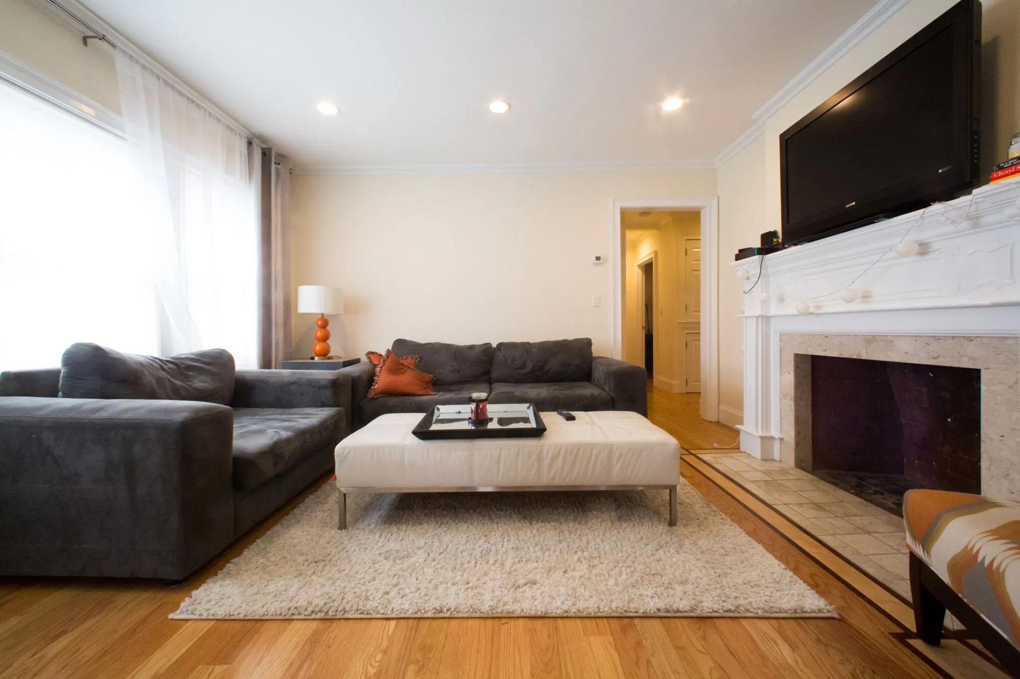 4 bed, 2 bath apartment for rent at 37 Beaconsfield Rd Unit 1, Aspinwall Hill — photo 3 of 17