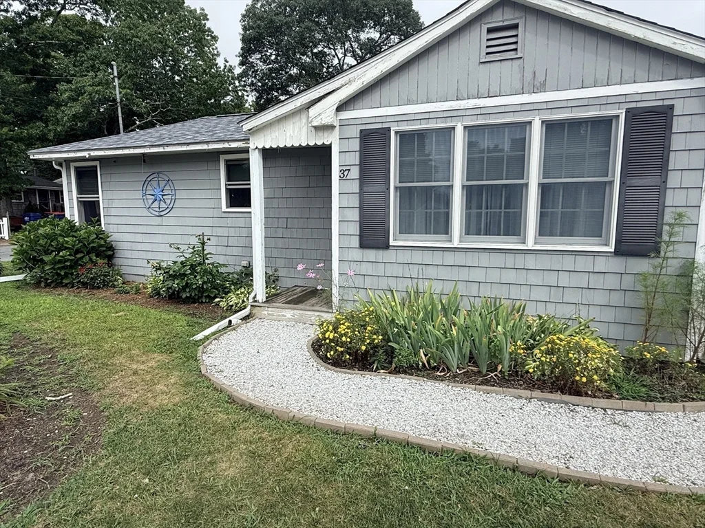 2 bed, 1 bath apartment for rent at 37 Beechwood Pl, Wareham — photo 2 of 22