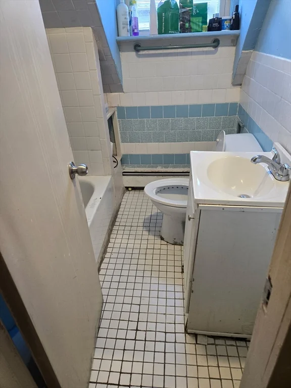 1 bed, 1 bath apartment for rent at 37 Bradley St Unit 2, Winter Hill — photo 4 of 6