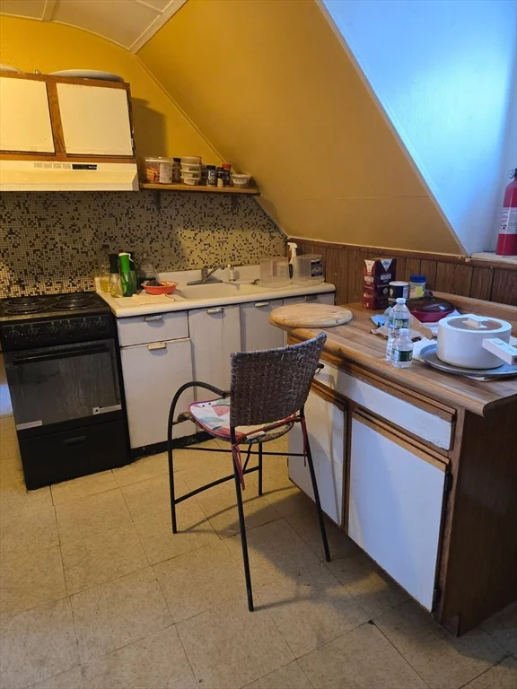 1 bed, 1 bath apartment for rent at 37 Bradley St Unit 2, Winter Hill — photo 6 of 6
