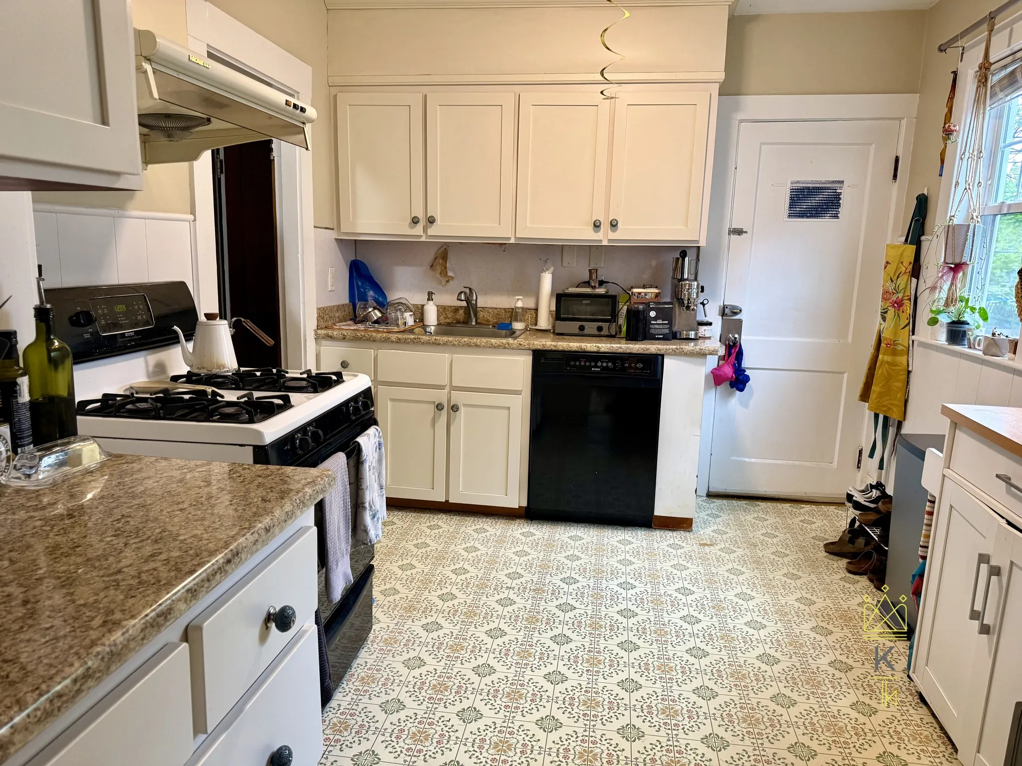 3 bed, 1 bath apartment for rent at 37 Brington Rd Unit 1, Brookline — photo 7 of 18
