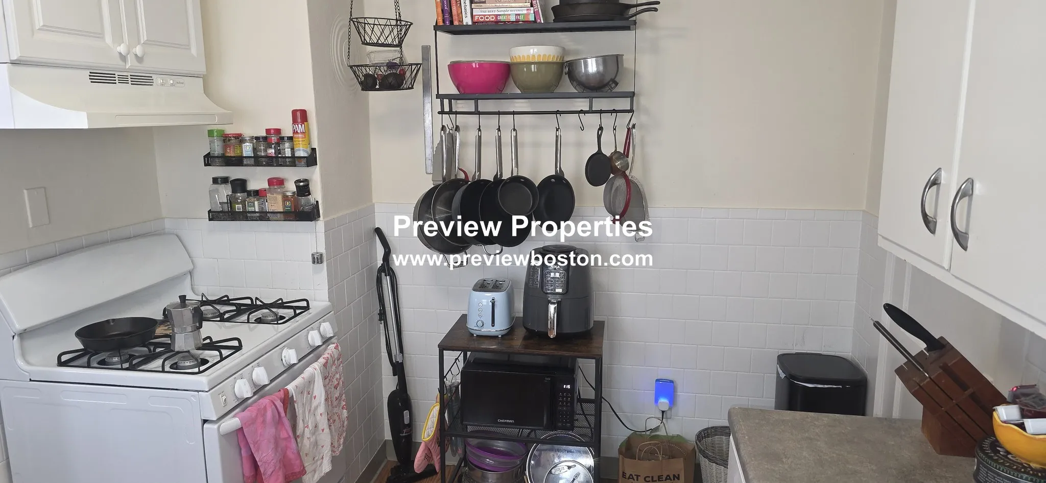 2.5 bed, 1 bath apartment for rent at 37 Brooksdale Rd Unit 1, Brighton — photo 2 of 27
