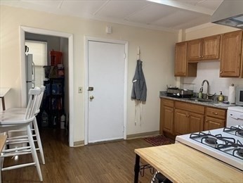 3 bed, 1 bath apartment for rent at 37 Calvin St Unit 1, Inman Square — photo 2 of 7