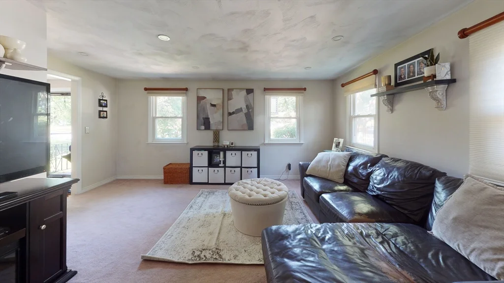 3 bed, 2 bath apartment for rent at 37 Centre St, Felchville — photo 5 of 8