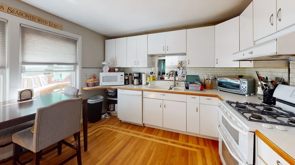 3 bed, 2 bath apartment for rent at 37 Centre St, Felchville — photo 2 of 8