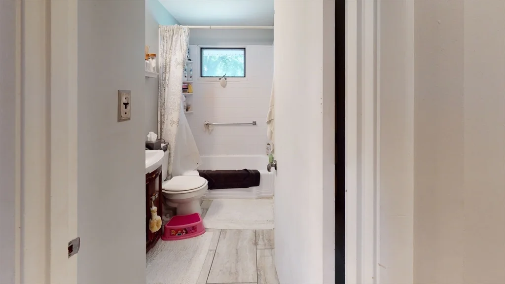 3 bed, 2 bath apartment for rent at 37 Centre St, Felchville — photo 7 of 8
