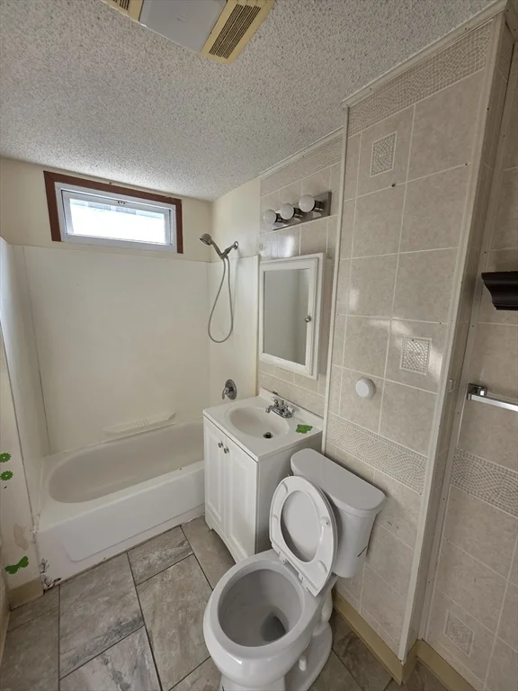 2 bed, 1 bath apartment for rent at 37 Chase Ave Unit 2nd Floor, Springfield — photo 6 of 8