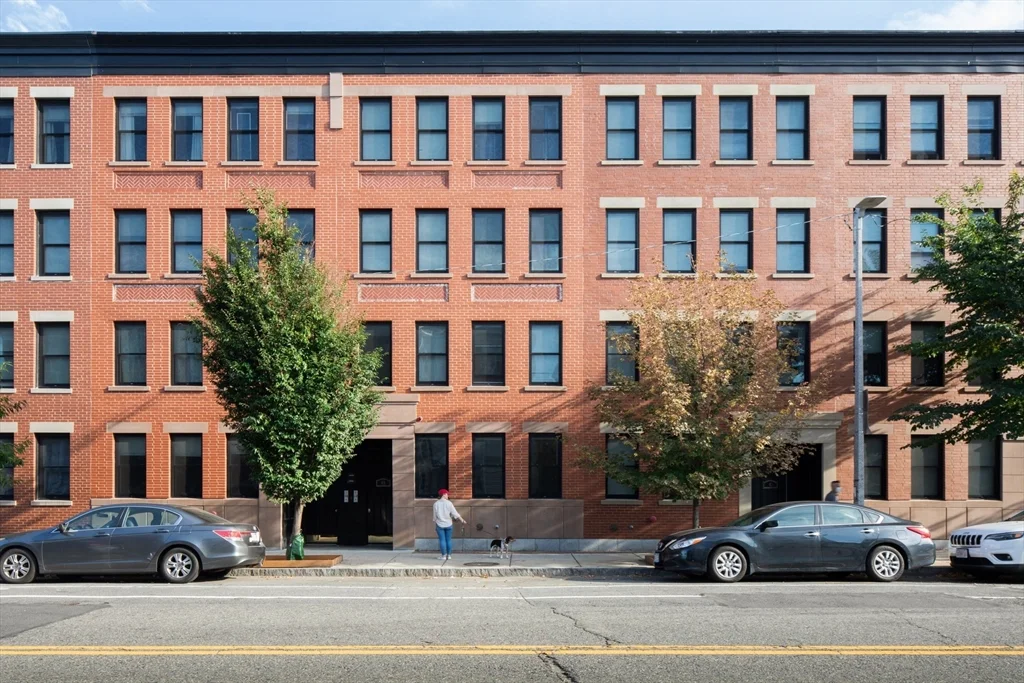 2 bed, 1 bath apartment for rent at 37 Chelsea St Unit 2b, East Boston