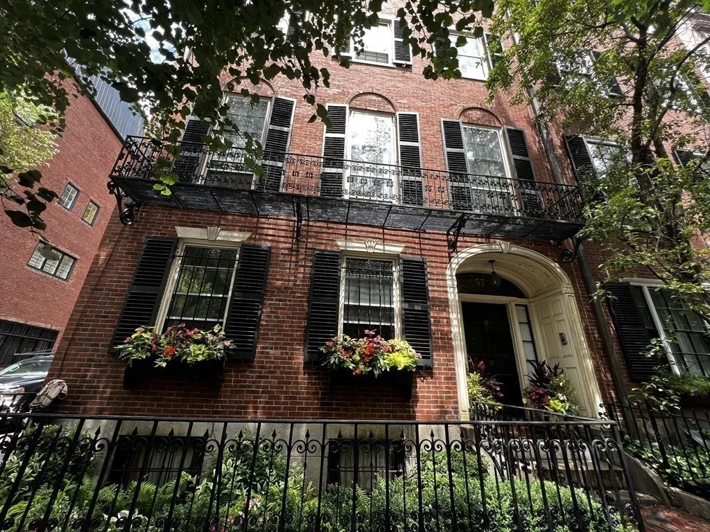 5 bed, 4+ bath apartment for rent at 37 Chestnut St, Beacon Hill — photo 15 of 24