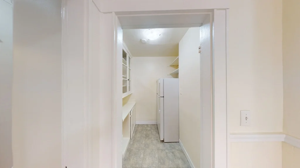 2 bed, 1 bath apartment for rent at 37 Claflin Rd Unit 1, Aspinwall Hill — photo 9 of 13